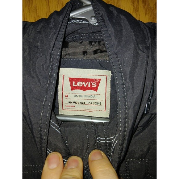 Levi's Vest Mens Size Medium 38×27 Black Lined 100% Nylon Buttoned Zipper 2011 - Picture 3 of 15